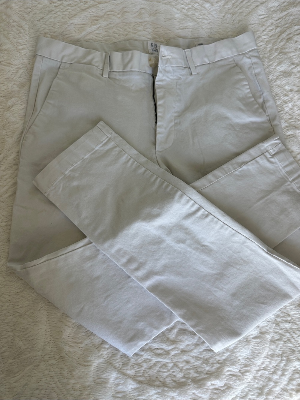 GAP Men’s White Chino Pants